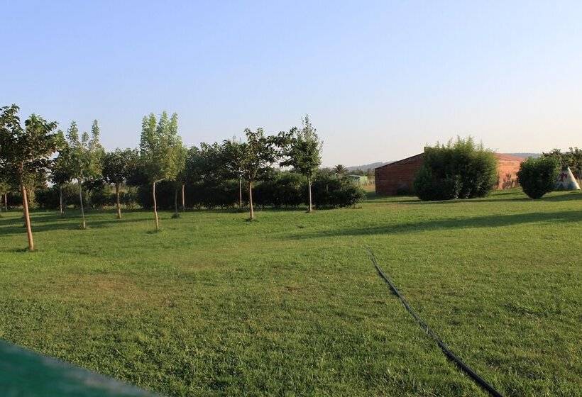 Granja Escola La Perdiu   Hostel