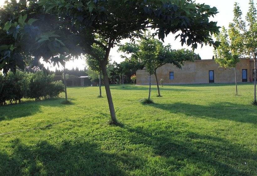 Granja Escola La Perdiu   Hostel