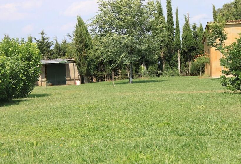 Granja Escola La Perdiu   Hostel