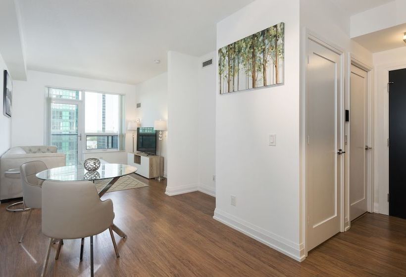 בית מלון כפרי Metropolis Suites  Yonge Sheppard