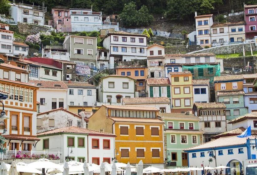 La Nana Del Mar / The Lullaby Of The Sea On Old Harbour