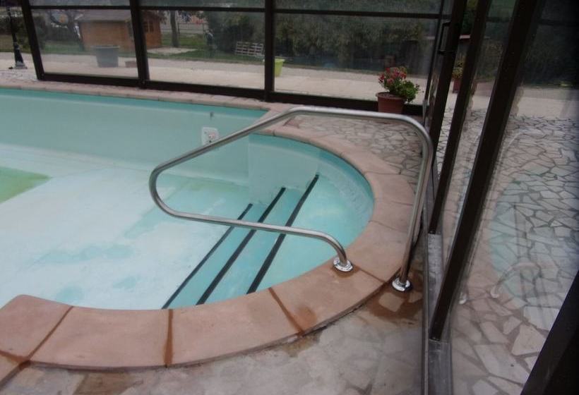 펜션 Chambres D Hotes Les Eglantines