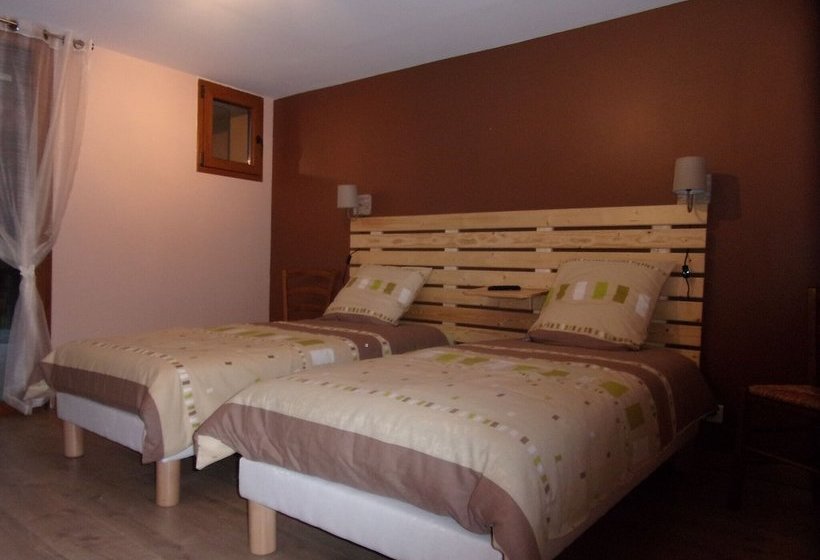 펜션 Chambres D Hotes Les Eglantines