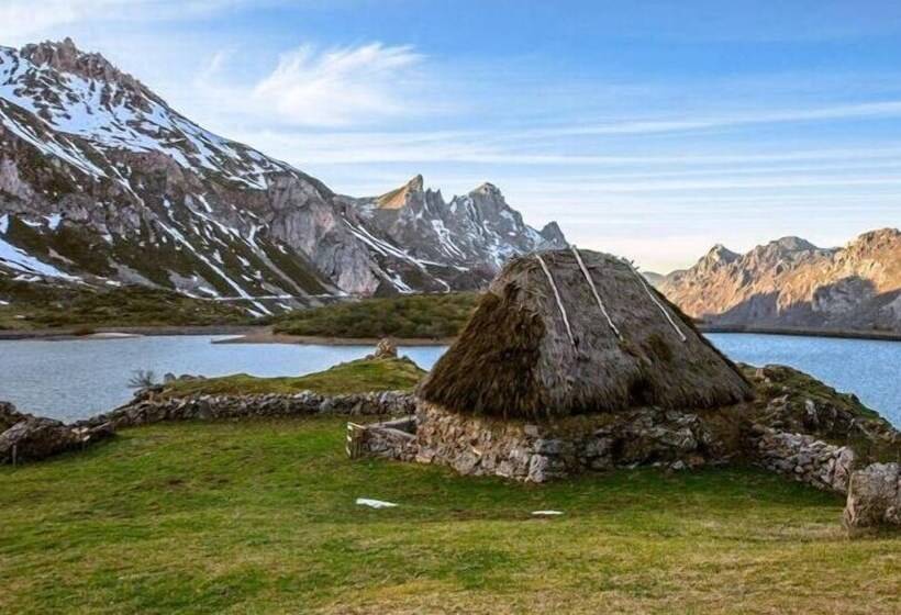 The Old Palace Tower / La Torre Del Palación