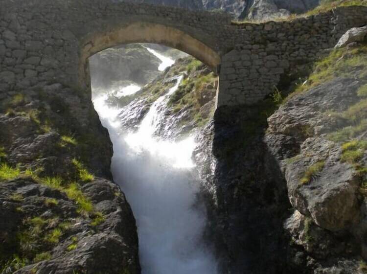 The Old Palace Tower / La Torre Del Palación