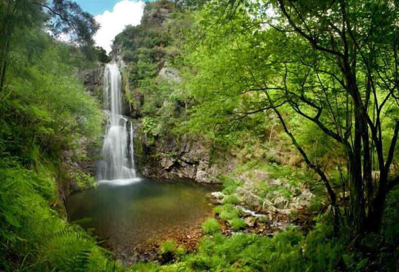 The Old Palace Tower / La Torre Del Palación
