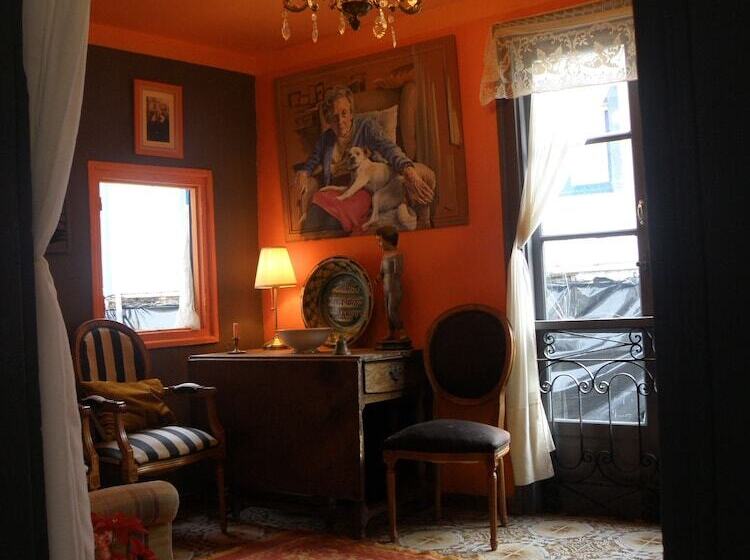 The Old Palace Tower / La Torre Del Palación