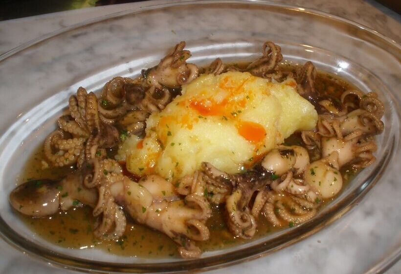 The Old Palace Tower / La Torre Del Palación