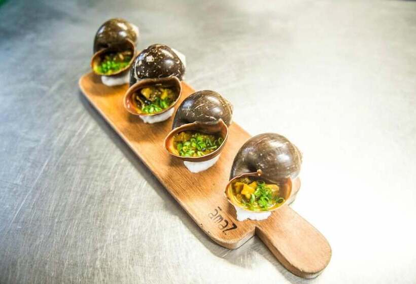 The Old Palace Tower / La Torre Del Palación