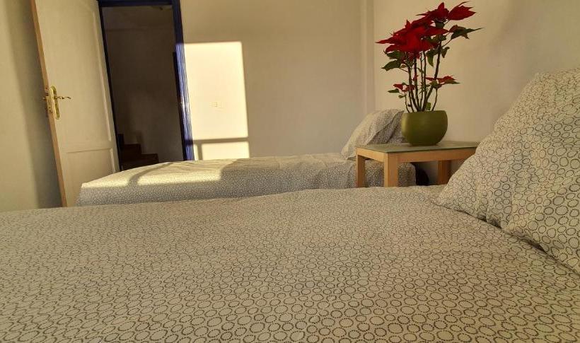 Общежитие Adventure House Tenerife