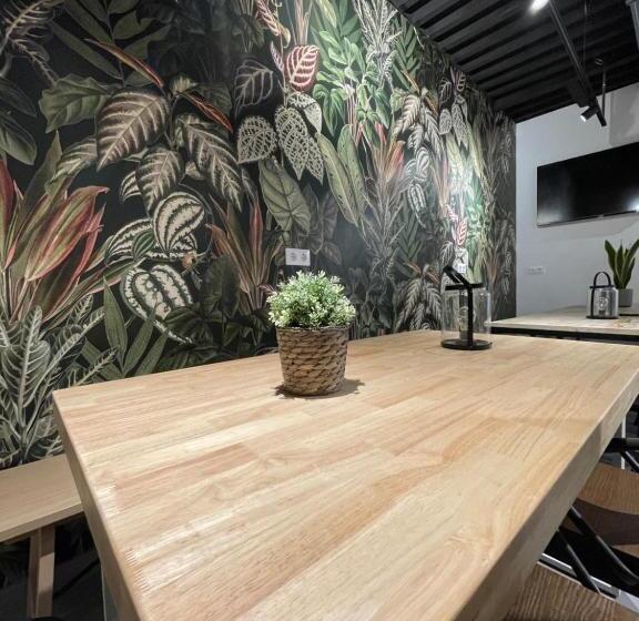 Az The Botanic Hostel