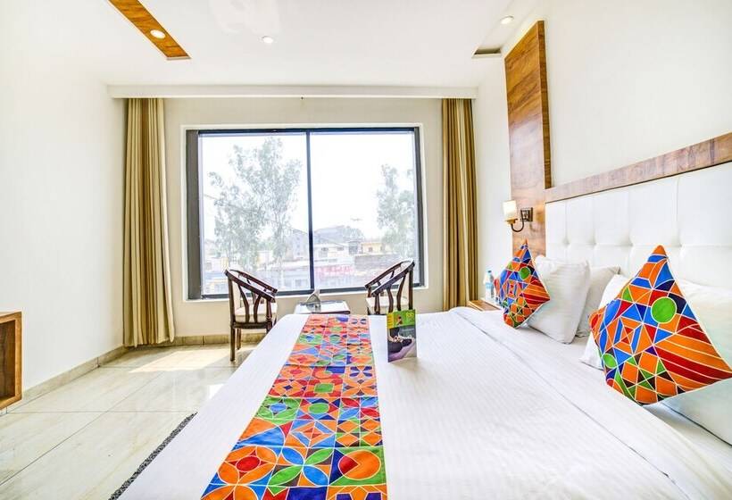 Fabhotel Three Palms