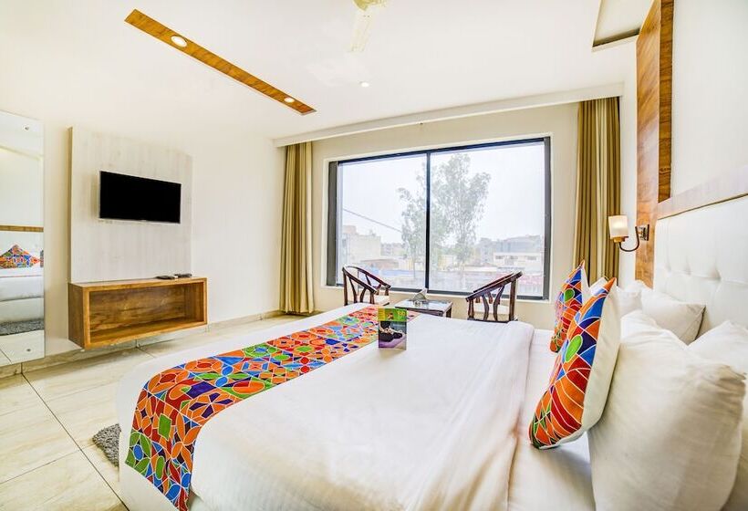 Fabhotel Three Palms