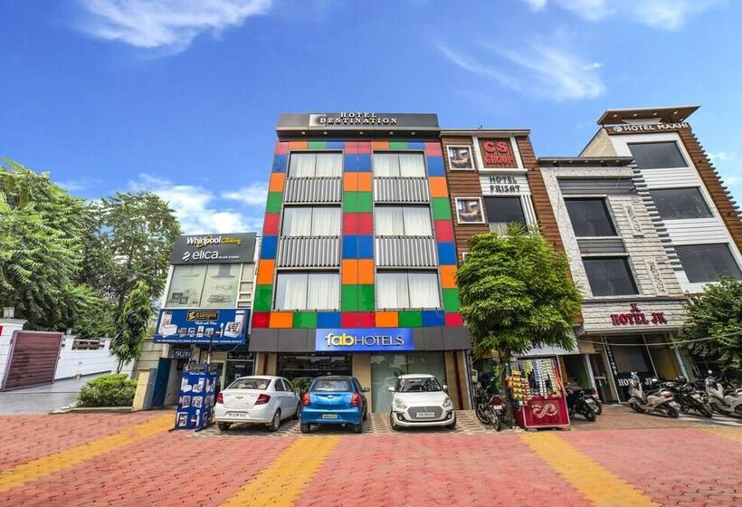 Fabhotel Three Palms