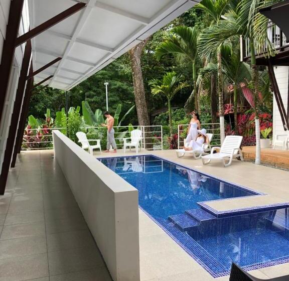 فندق Ballena Dorada Lodge