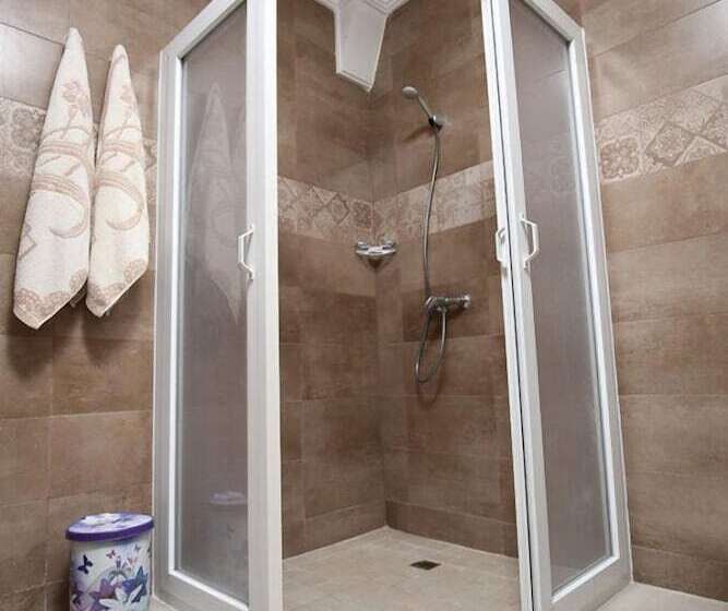 پانسیون Auberge Surf Town