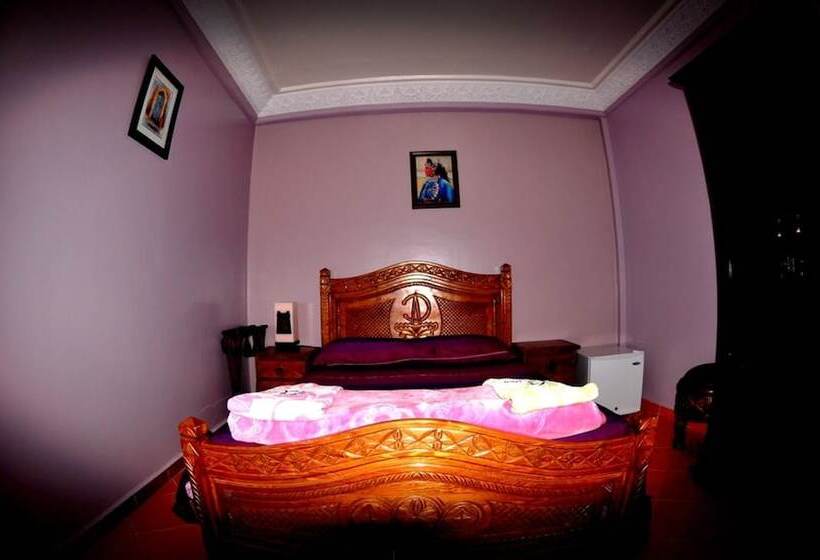 پانسیون Auberge Surf Town