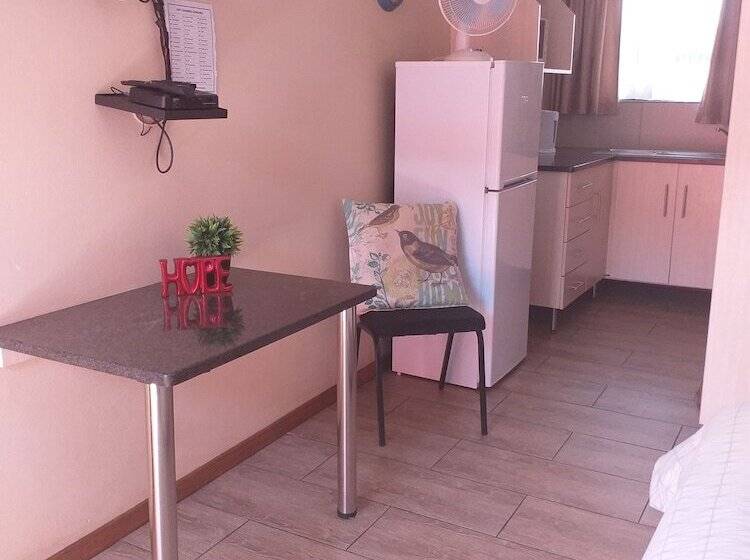 פנסיון Dh Guest House