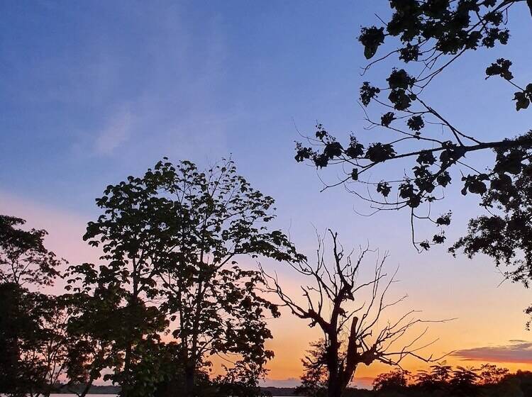 리조트 Breezy Lake Eco Friendly Cabanas Yala