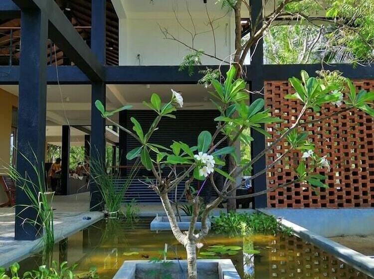 리조트 Breezy Lake Eco Friendly Cabanas Yala