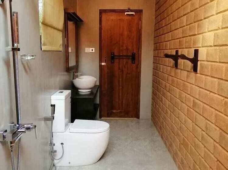 리조트 Breezy Lake Eco Friendly Cabanas Yala