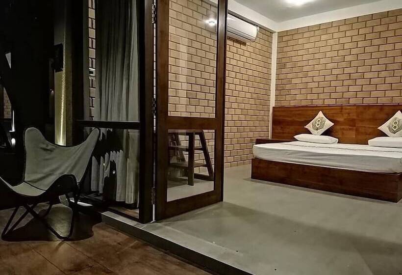 리조트 Breezy Lake Eco Friendly Cabanas Yala