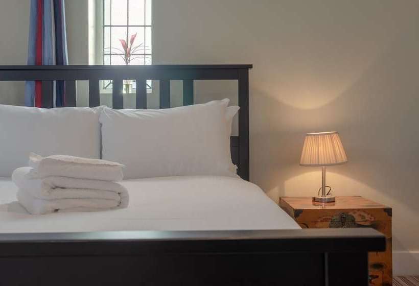 Victorian Coach House In Wimbledon