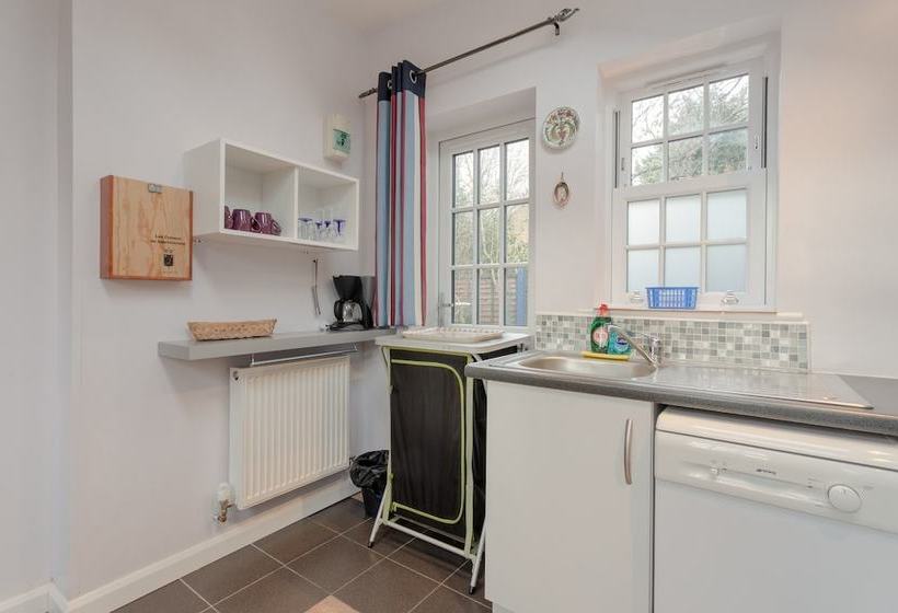 Victorian Coach House In Wimbledon