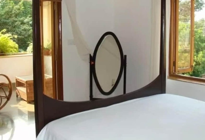 Villa Fountain Court