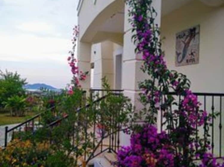 Villa Ruya,with Swimming Pool & Stunning Sea Views