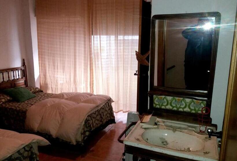 Spacious Comfortable House In Quesada With Balcony