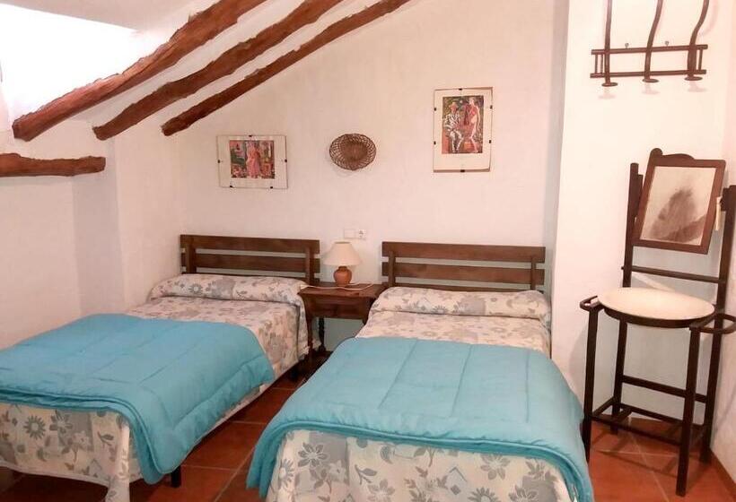 Spacious Comfortable House In Quesada With Balcony