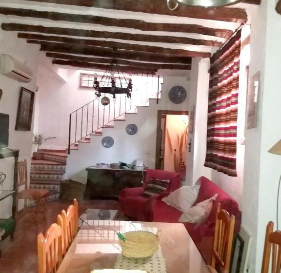Spacious Comfortable House In Quesada With Balcony