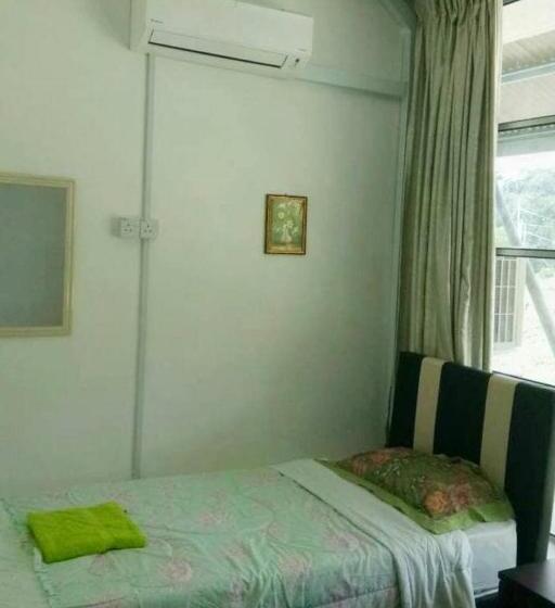 הוסטל Navita Lodge