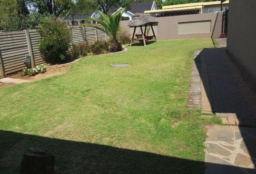 Bed and Breakfast Lauren Palace Guest House