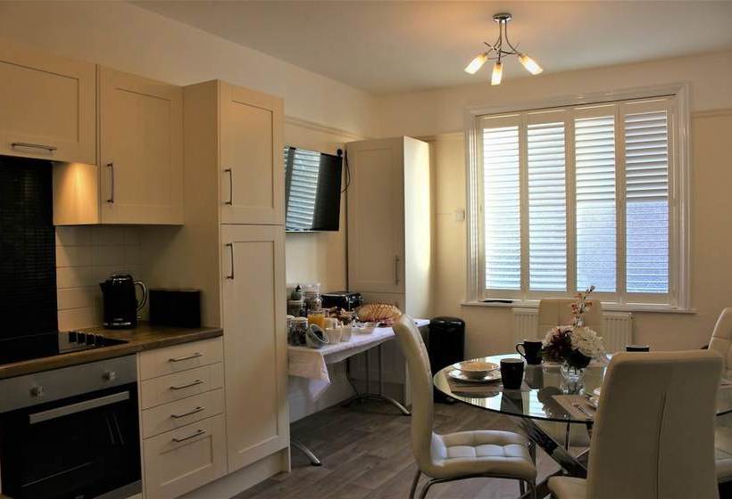 צימר Raven Haven Glastonbury