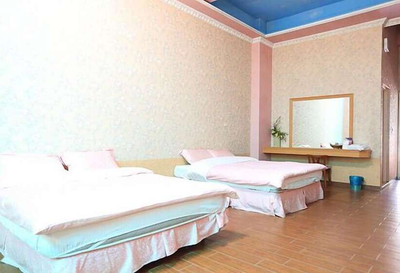 تختخواب و صبحانه Wild Thyme Eco Guest House