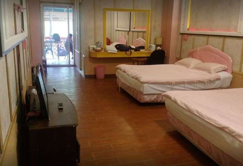 تختخواب و صبحانه Wild Thyme Eco Guest House