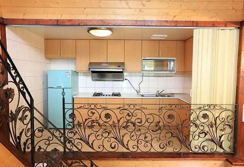 تختخواب و صبحانه Wild Thyme Eco Guest House