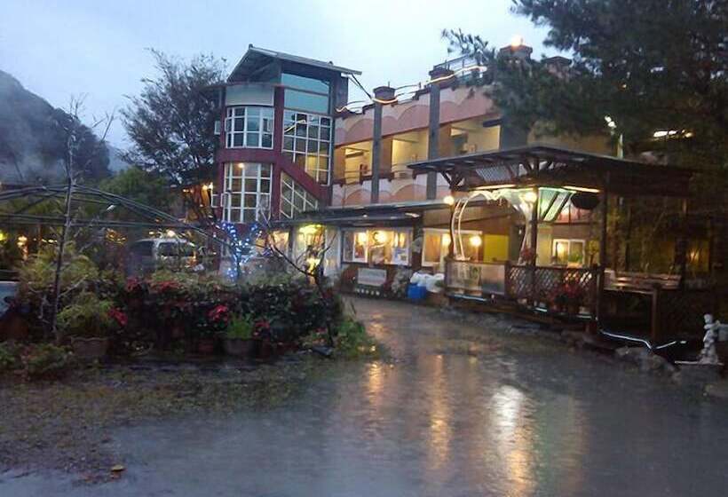 تختخواب و صبحانه Wild Thyme Eco Guest House