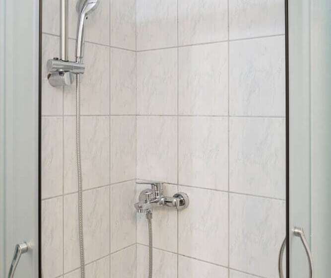 Bright 2bdr Apt Near Main Bus Station Free Parking