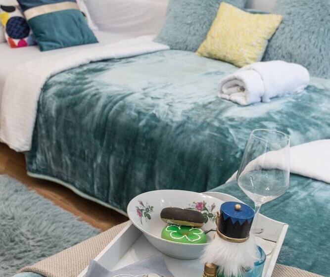 Bright 2bdr Apt Near Main Bus Station Free Parking