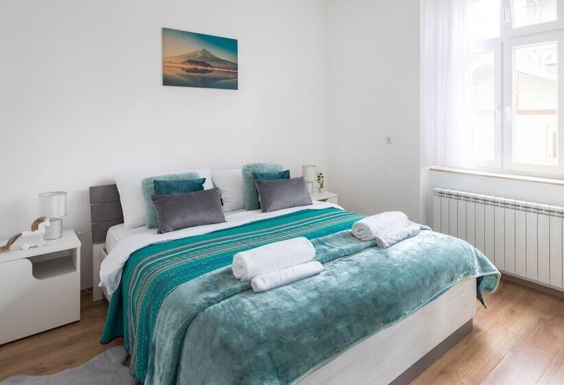 Bright 2bdr Apt Near Main Bus Station Free Parking