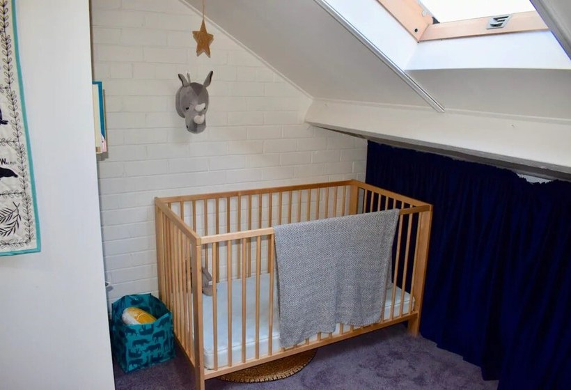 Charming Cottage With Leafy Courtyard