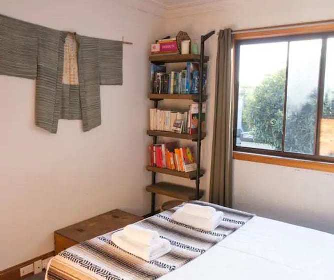 Charming Cottage With Leafy Courtyard