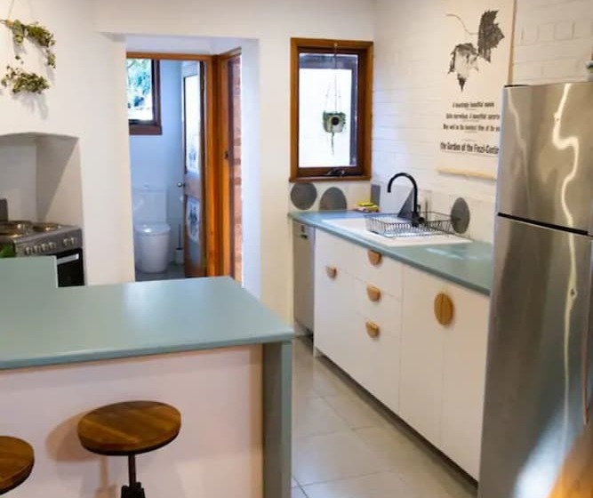 Charming Cottage With Leafy Courtyard