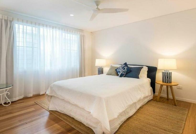 Coco De Mer Beach Villa 1