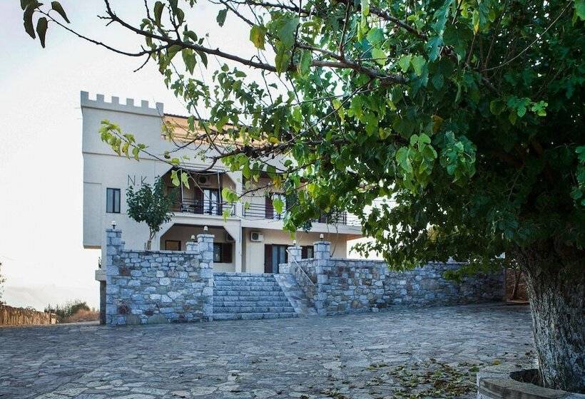 Family Vacation Home With Views In Heart Of Mani