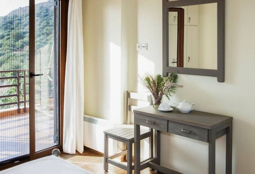 Family Vacation Home With Views In Heart Of Mani