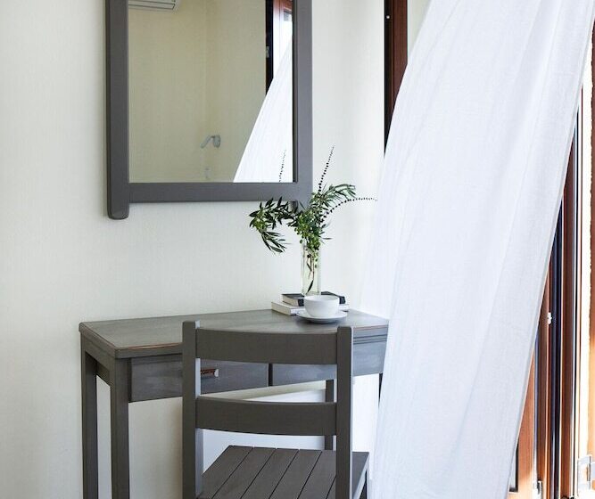 Family Vacation Home With Views In Heart Of Mani